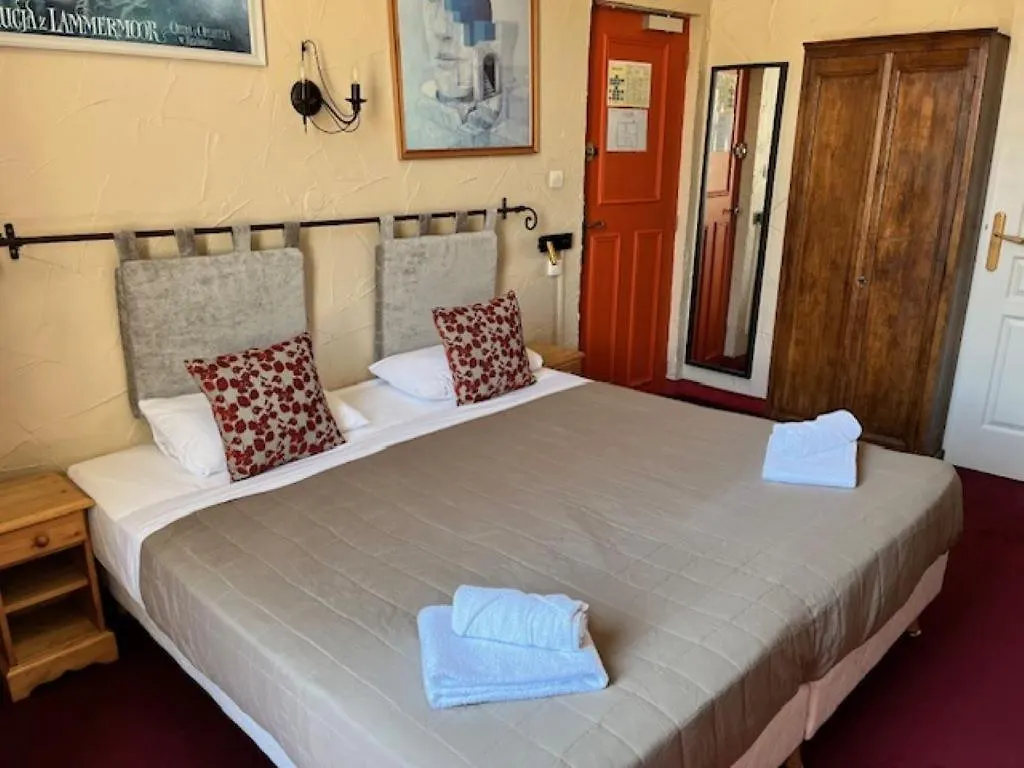 Hotel Le Colbert Αβινιόν